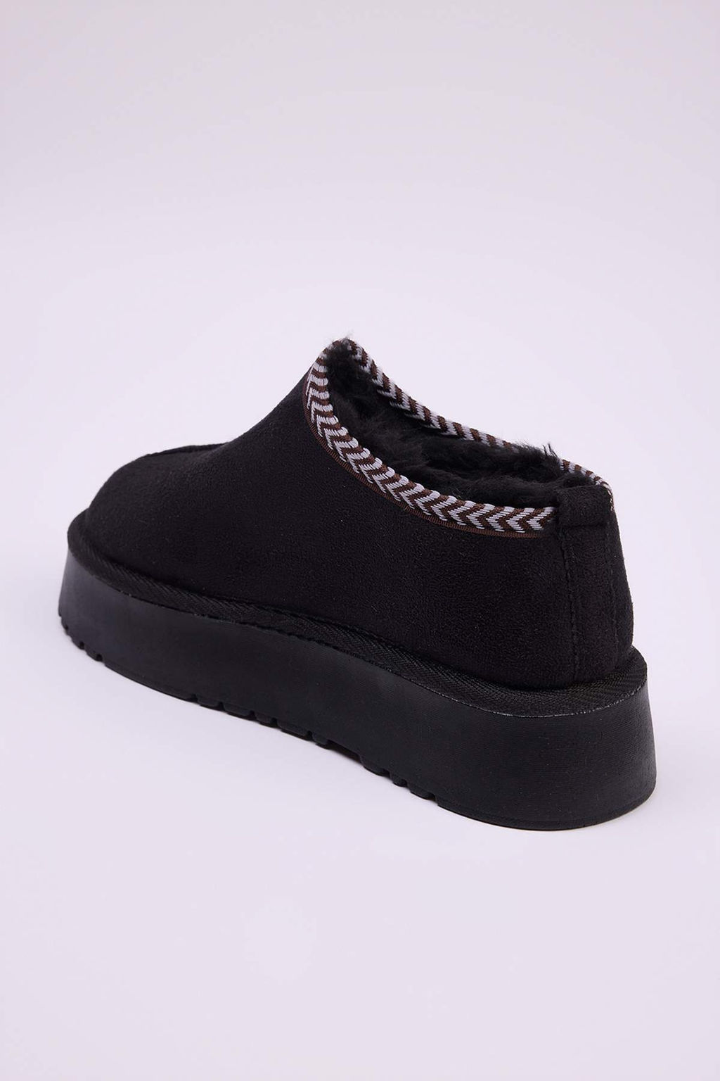 Siyah Nak?s Detayl? Ici Kurklu Kal?n Taban Kad?n Bilekte Bot TAKAW26BO00003