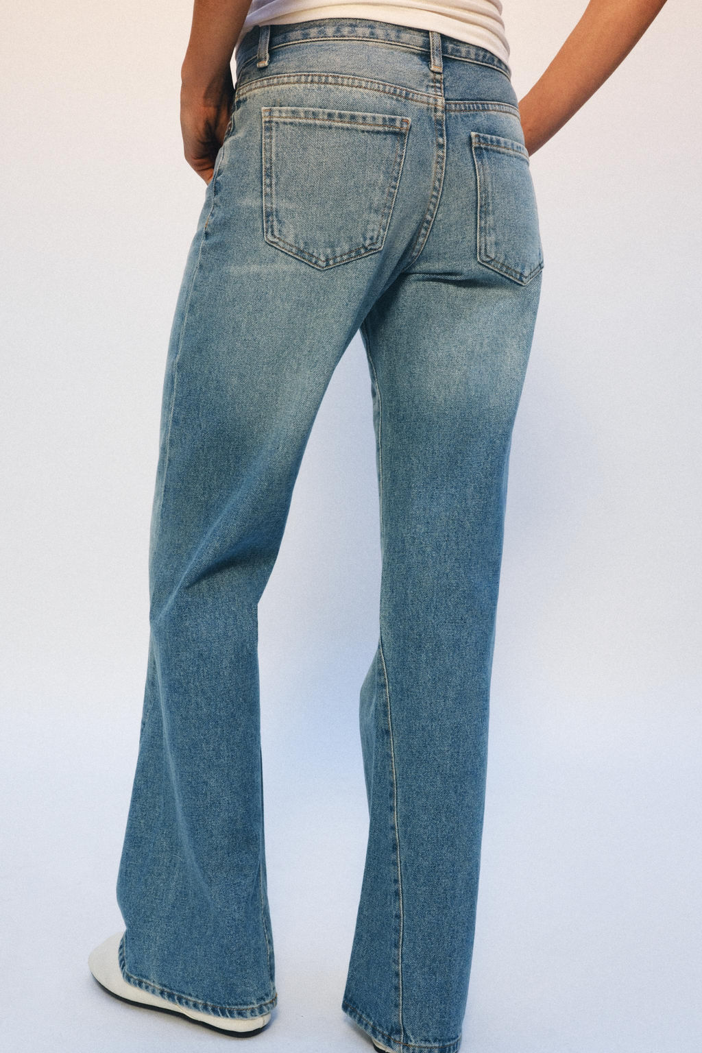 JEANS ZW COLLECTION RELAXED FLARE TIRO BAJO / Azul medio - Zara фото 3