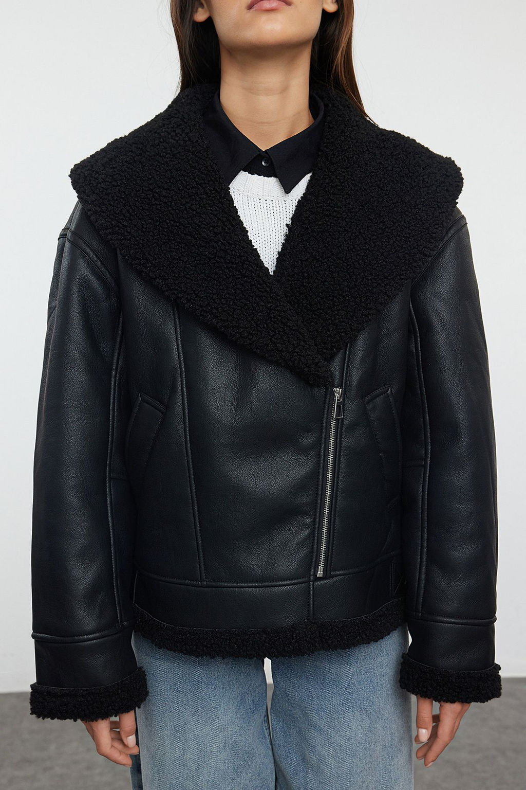 Siyah Regular Kal?p Pelus Detayl? Suni Deri Biker Ceket Mont TWOAW25MO00037 - Trendyolmilla фото 10