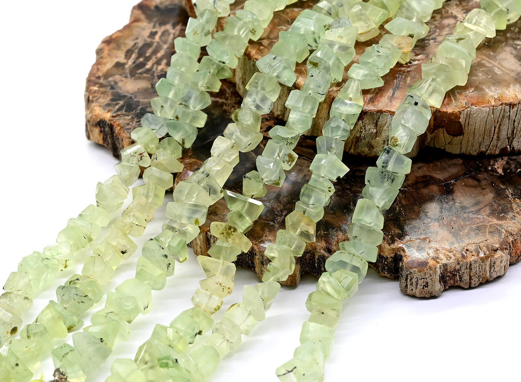 Бусины из пренита кристаллы 8-10мм, 20см, 45 бусин, 16г Радуга камня