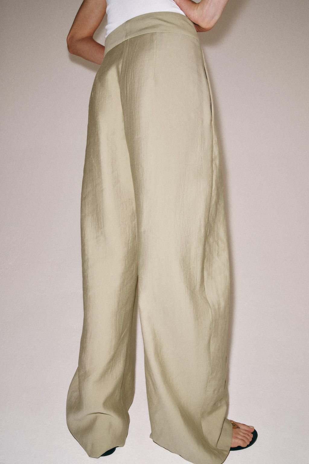 PANTAL?N WIDE LEG PLIEGUES ZW COLLECTION / Verde Oliva - Zara фото 3