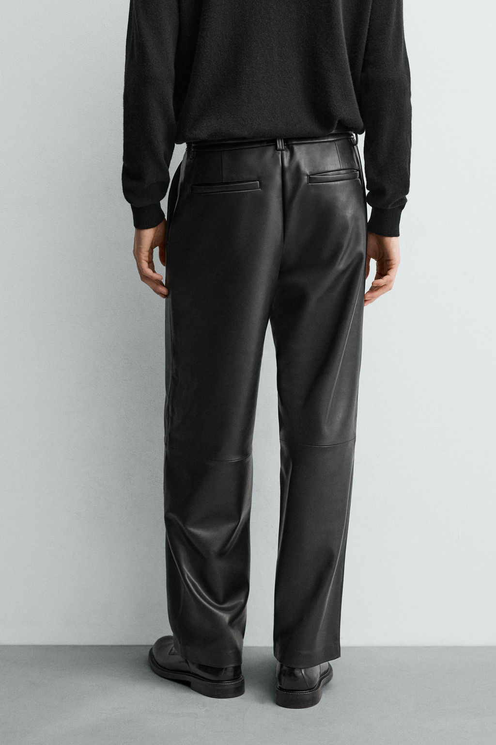 RELAXED FIT LEATHER EFFECT TROUSERS - Zara фото 22