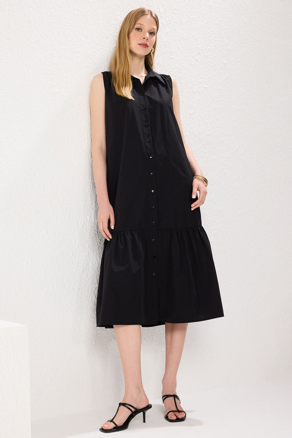 Siyah Duz Kesim Dugme Detayl? Midi Dokuma Gomlek Elbise TWOSS25EL00439