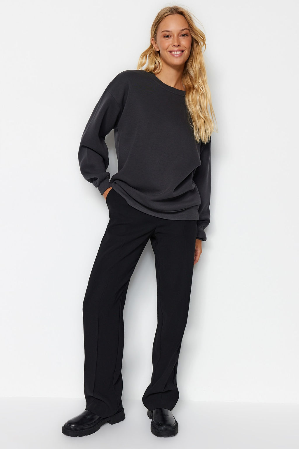 Antrasit Oversize/Rahat Kesim Basic Bisiklet Yaka Kal?n/Ici polarl? Orme Sweatshirt TWOAW24SW00102