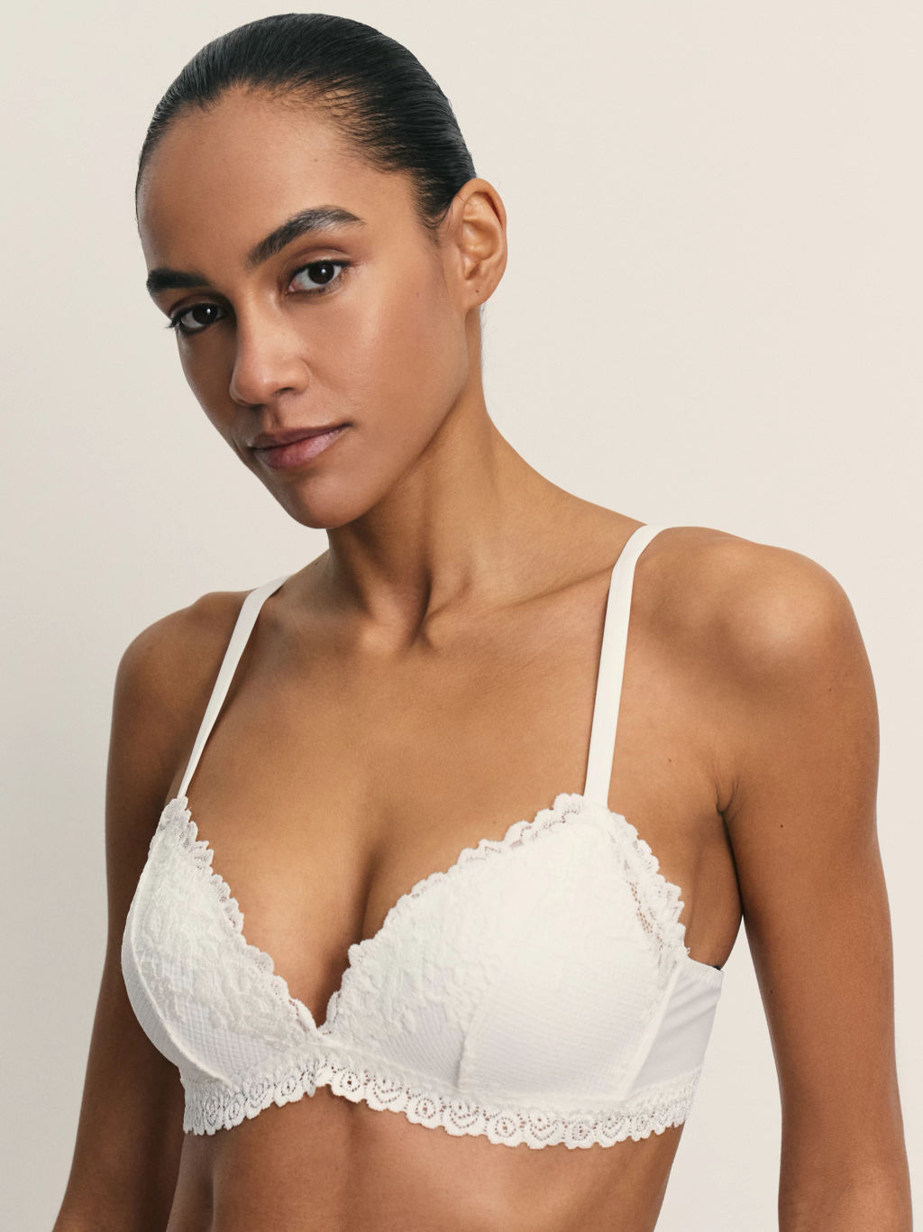 Бюстгальтер без косточек с кружевом / Zarina фото 3