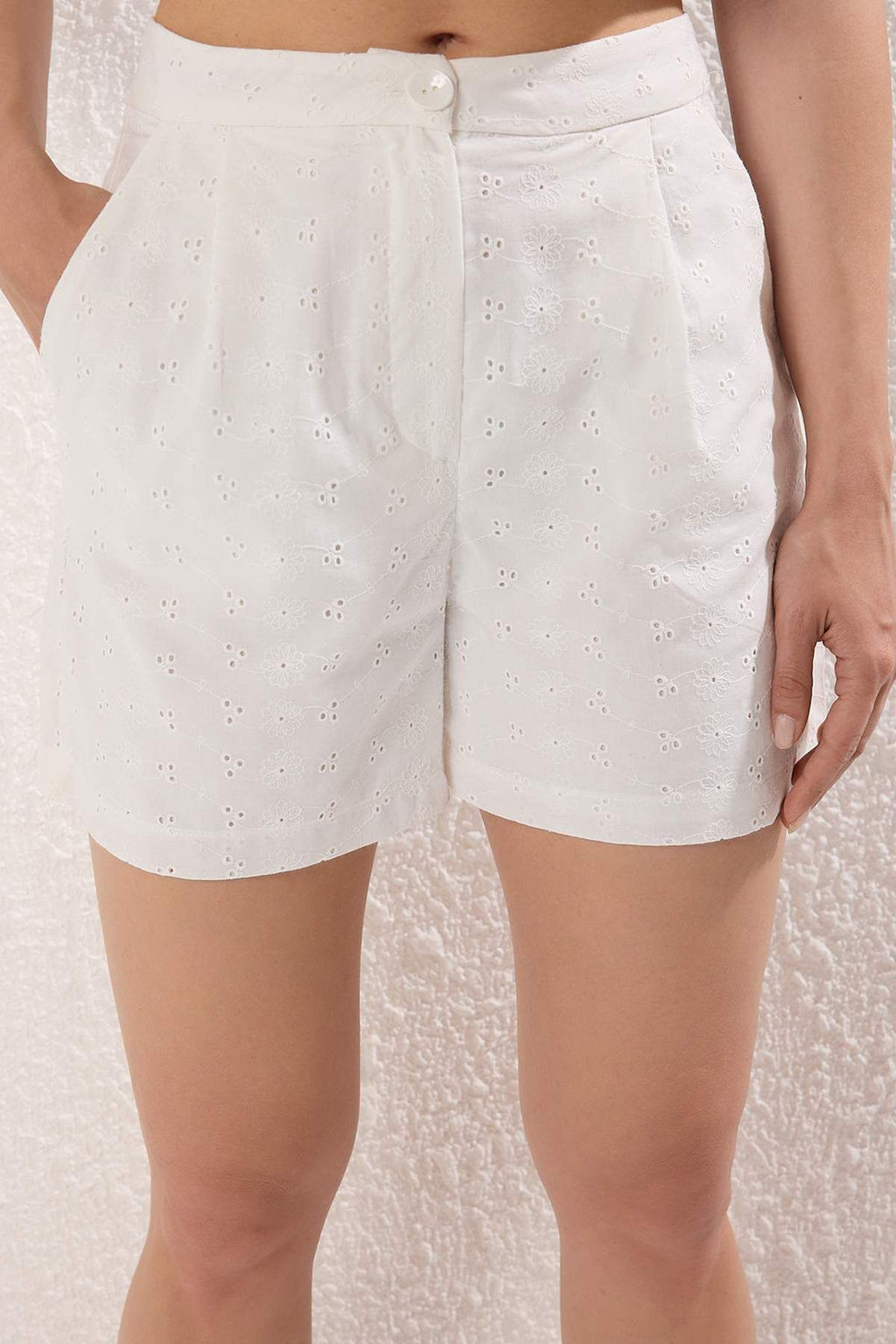 Beyaz Pamuklu Astarl? Brode K?sa Sort & Bermuda TWOSS25SR00225 - Trendyolmilla фото 6