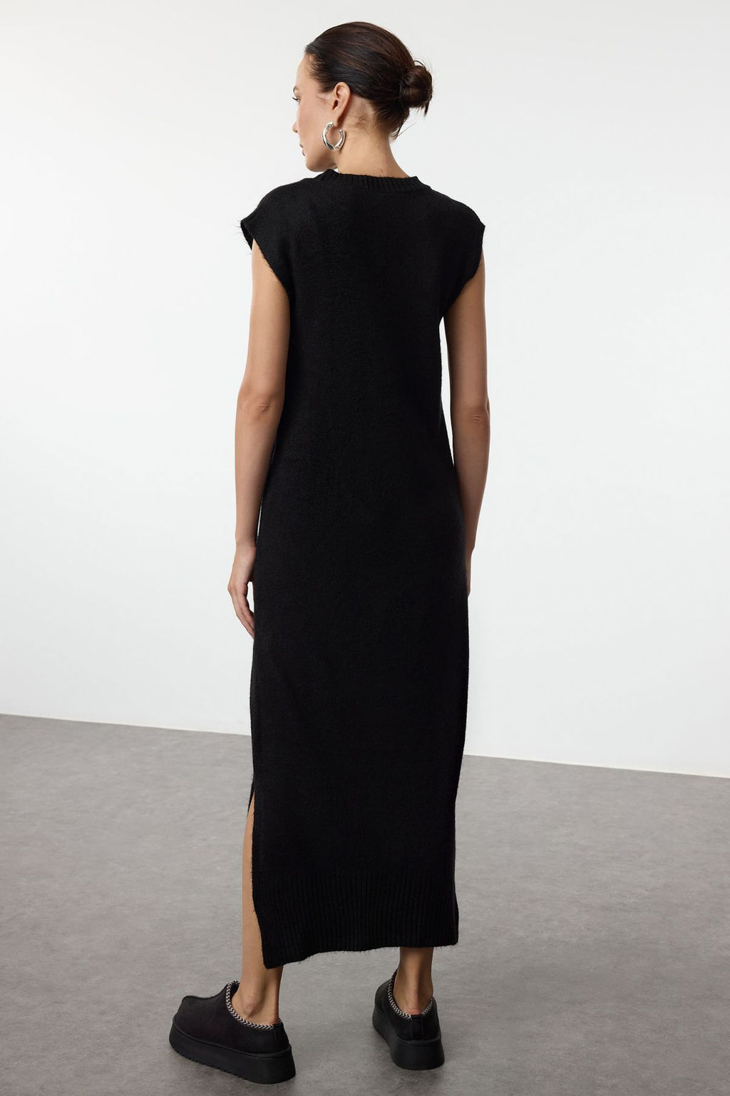 Siyah Maxi Triko Yumusak Dokulu Y?rtmac Detayl? Jile Elbise TWOAW25EL00022