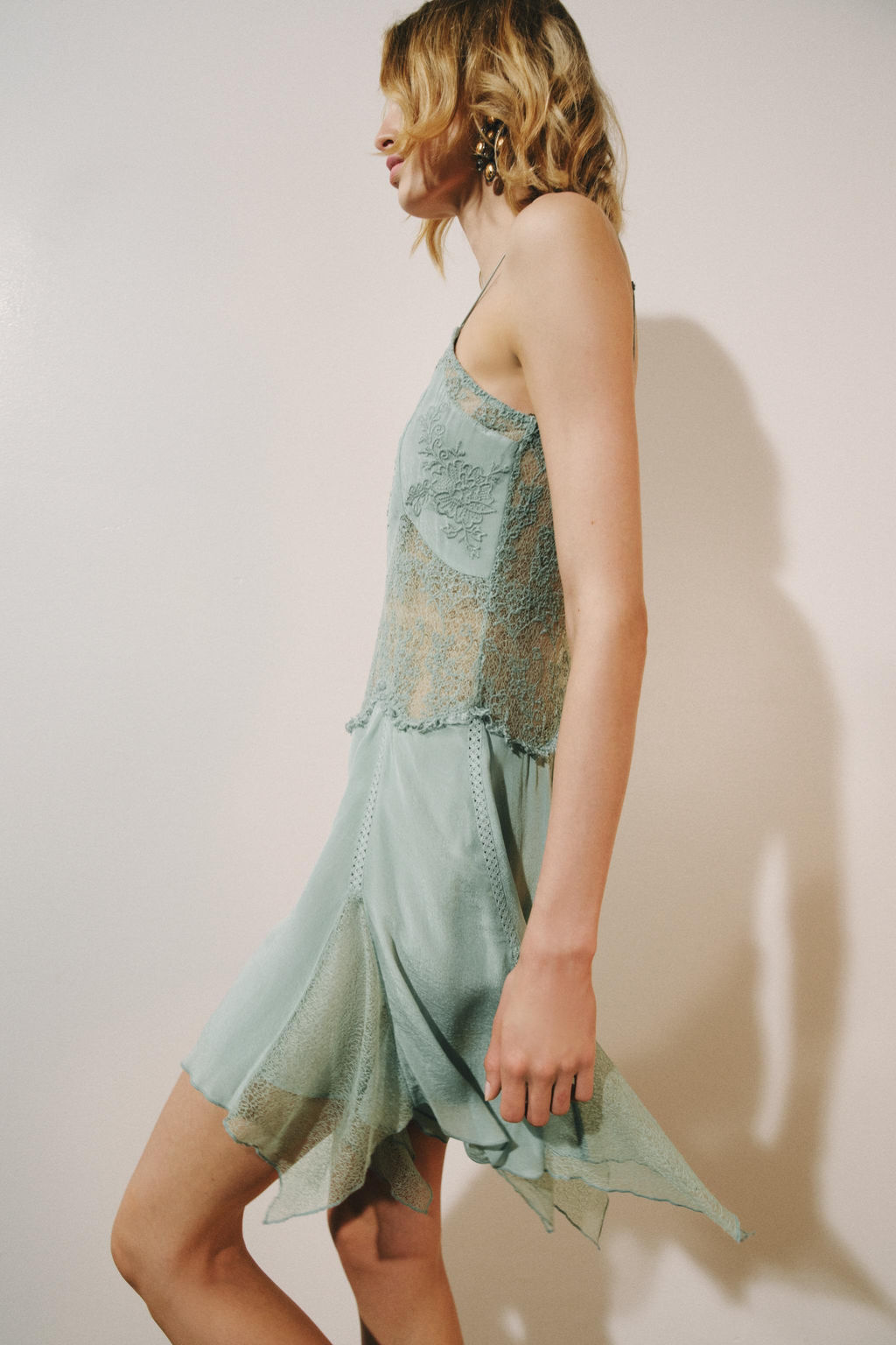 VESTIDO CORTO ENCAJE ZW COLLECTION / Azul pastel - Zara фото 4