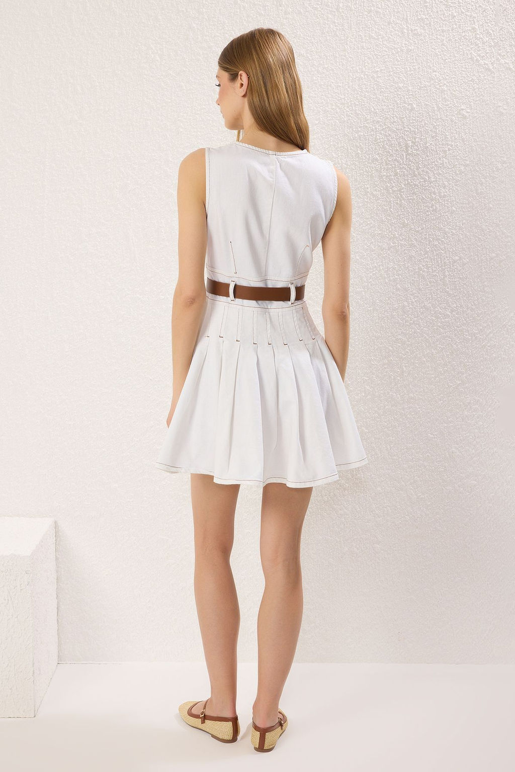 Trendyolmilla Ekru Kemerli V Yaka PIleli Mini Denim Elbise TWOSS25EL00739  фото 4