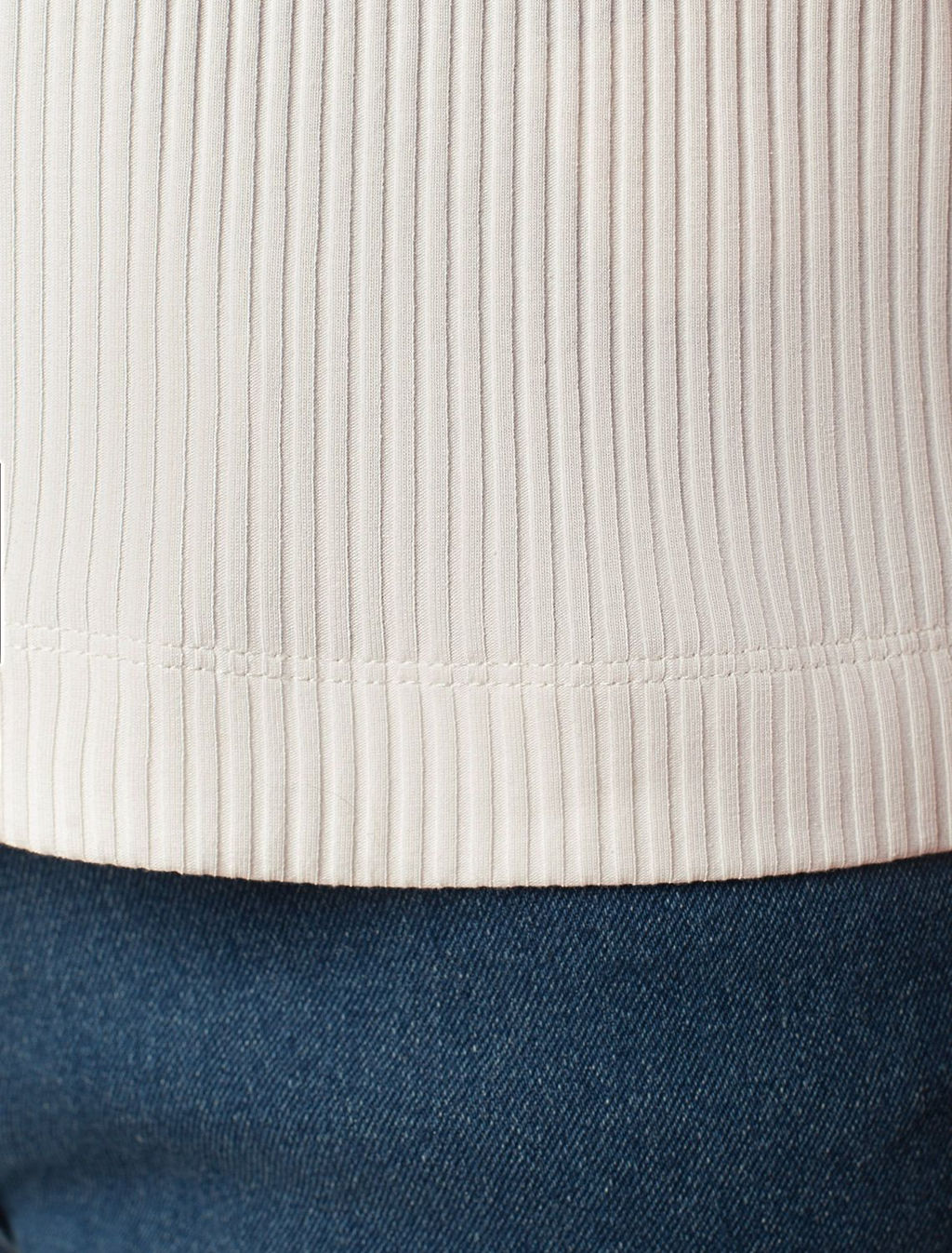 Водолазка из фактурного трикотажа в рубчик