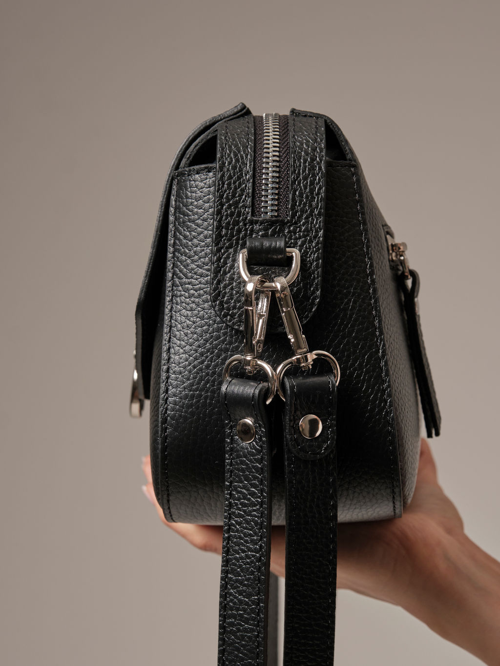 Сумка кожаная через плечо Azaro 3684 черный никель