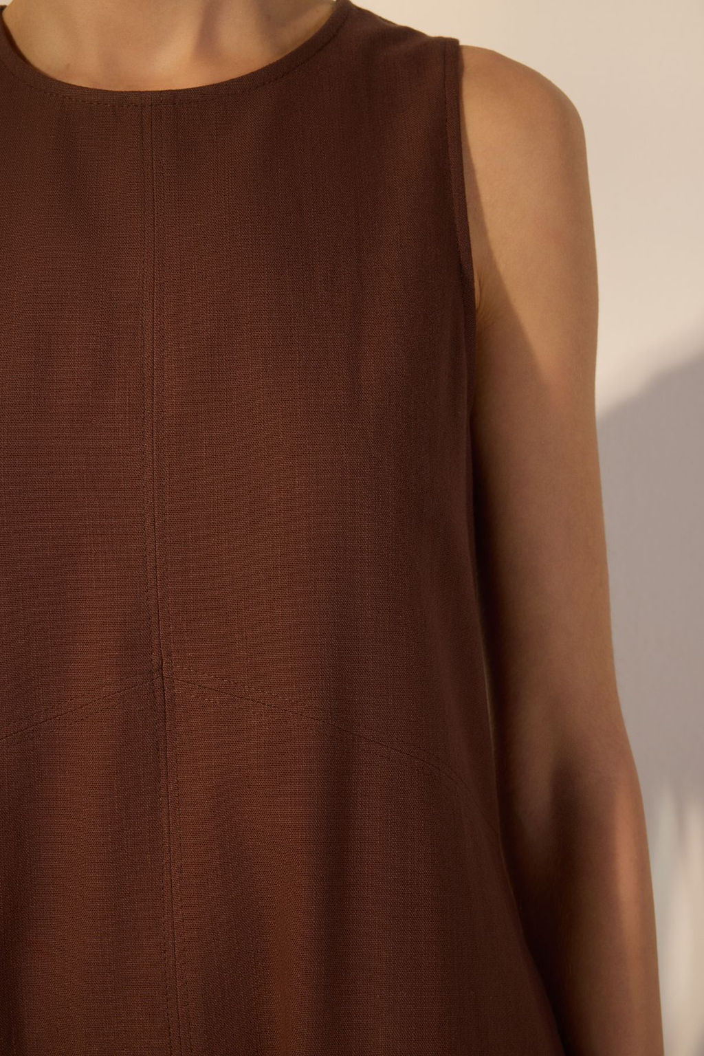 Trendyolmilla Kahverengi Keten Kar?s?ml? Duz Kesim Dikis ve Cep Detayl? Midi Dokuma Elbise TWOSS25EL00652 фото 11