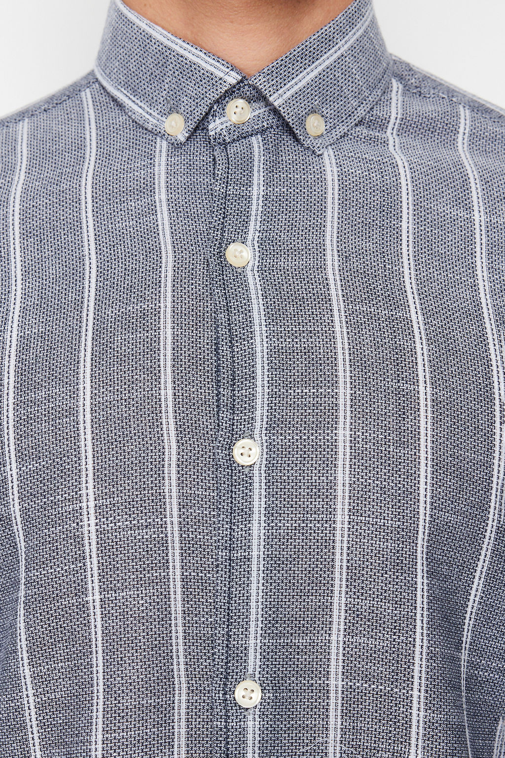 Lacivert Slim Fit Dugmeli Yaka Cizgili Gomlek TMNSS22GO0028