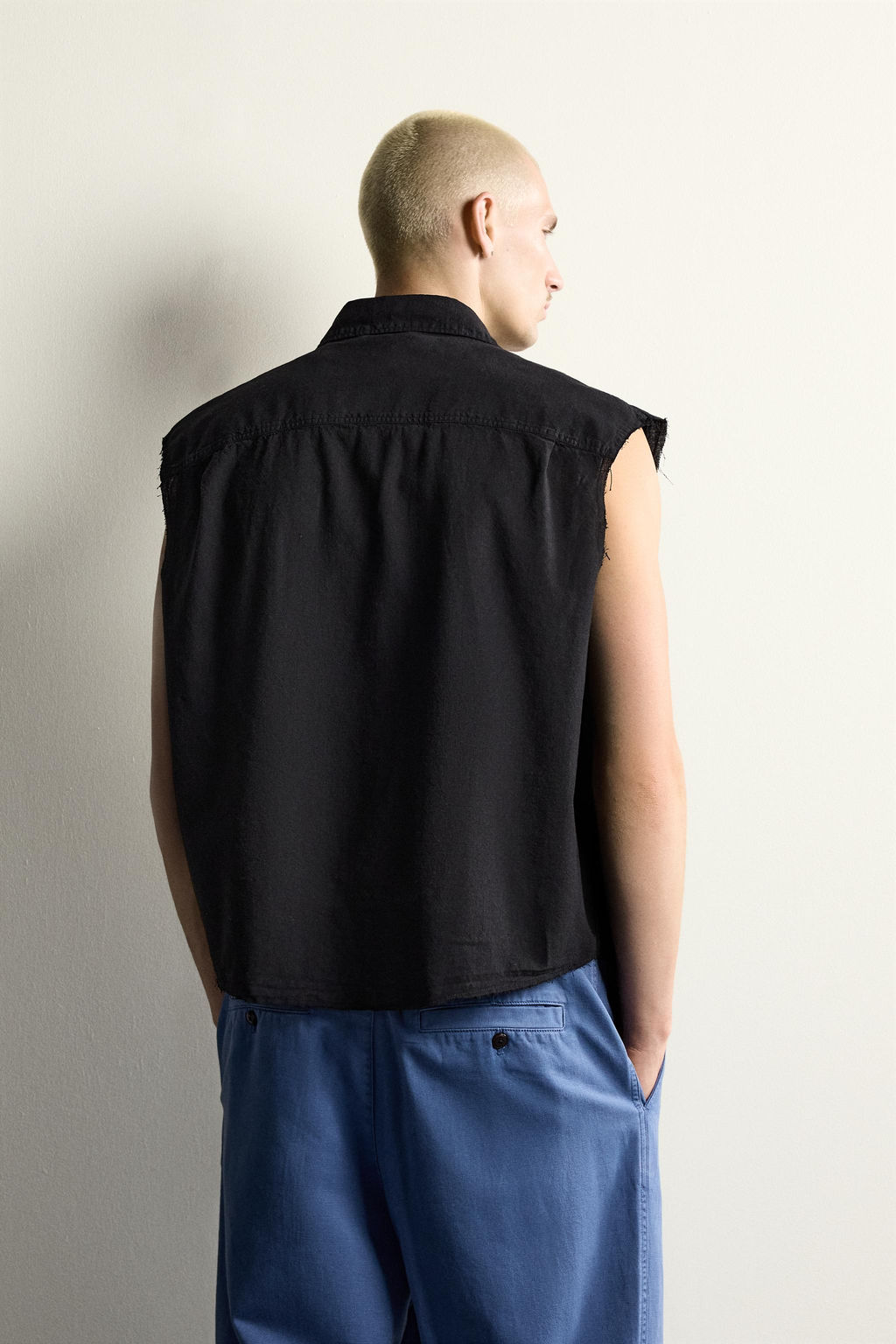 CAMISA TANK CROPPED FIT CUADROS / Negro - Zara фото 3