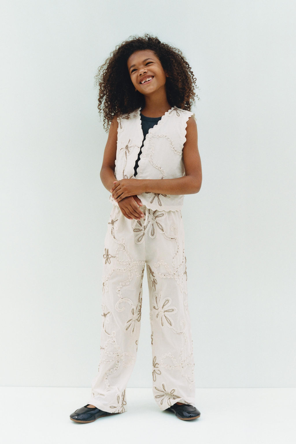 STRAIGHT FIT TROUSERS WITH EMBROIDERED FLOWERS - Zara фото 5