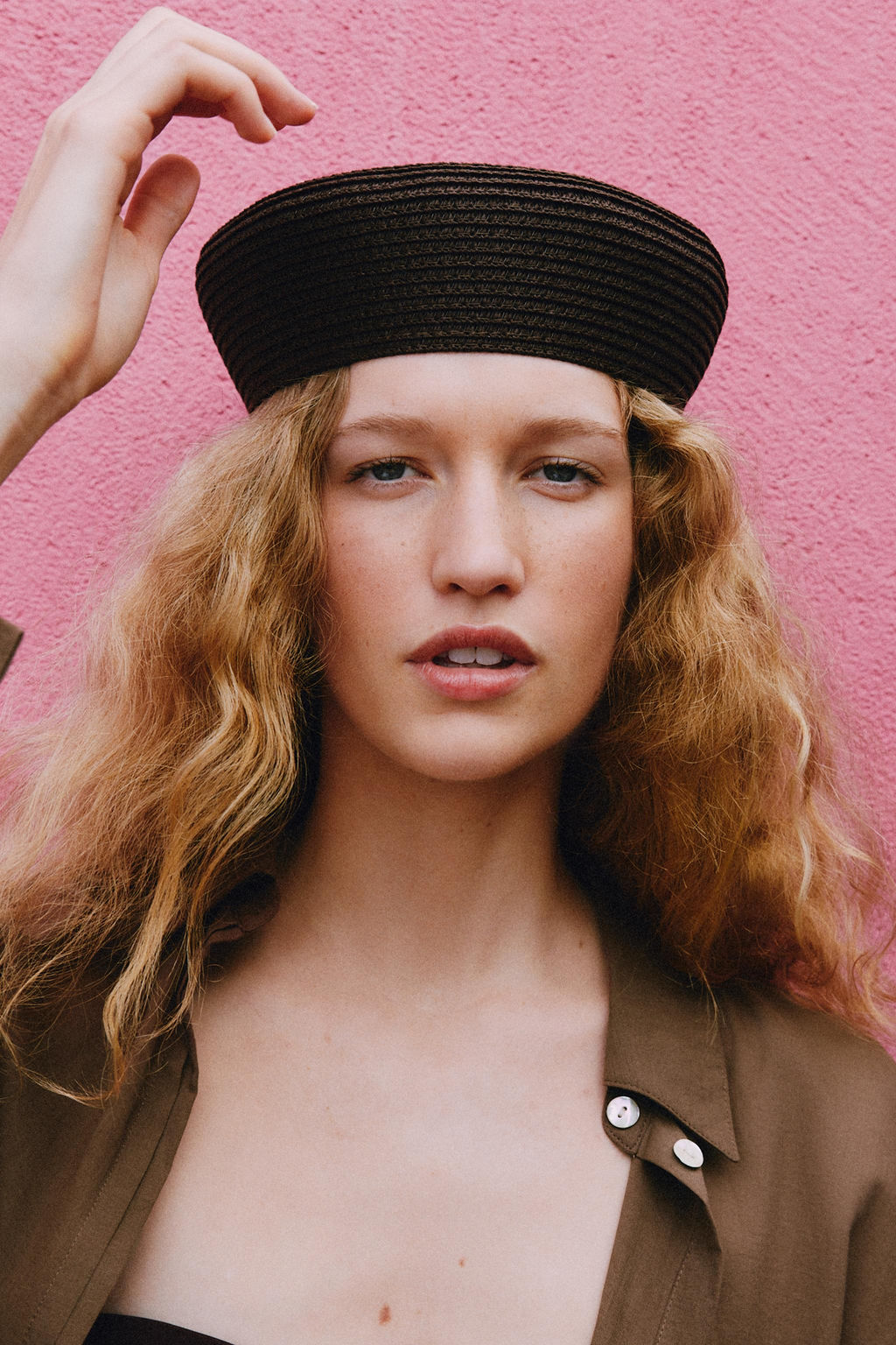 GORRO LISO CASQUETE / Marr?n