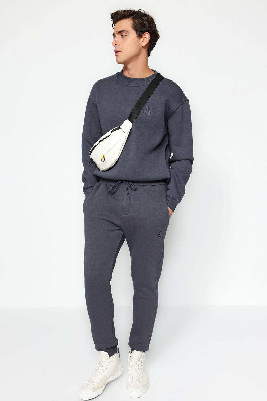 TRENDYOL MAN Antrasit %100 Pamuk Regular/Normal Kesim Harf Nak?sl? Jogger Esofman Alt? TMNAW24EA00014 - Trendyolmilla фото 3