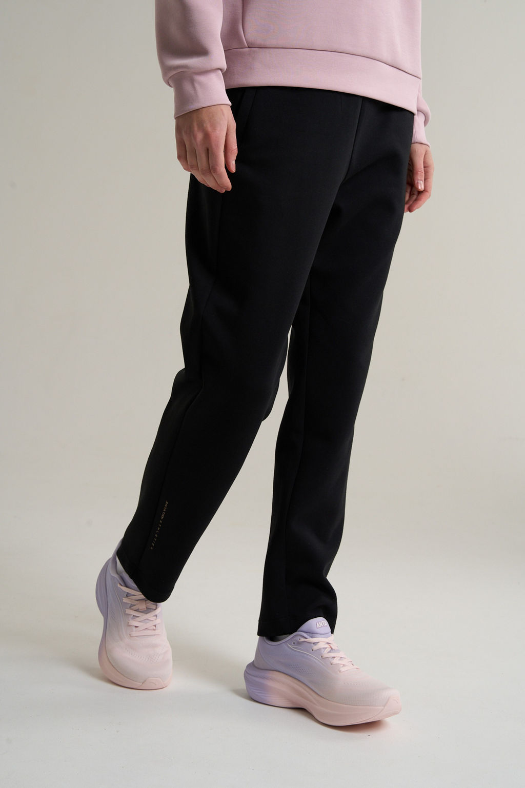 Брюки трикотажные Черный ANTA TRN Knit Track Pants