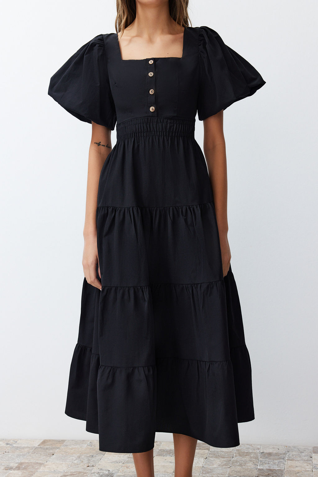 Siyah Belden Ac?lan Gipe ve S?rt Detayl? Kare Yaka Maxi Dokuma Elbise TWOSS24EL00431 - Trendyolmilla фото 5