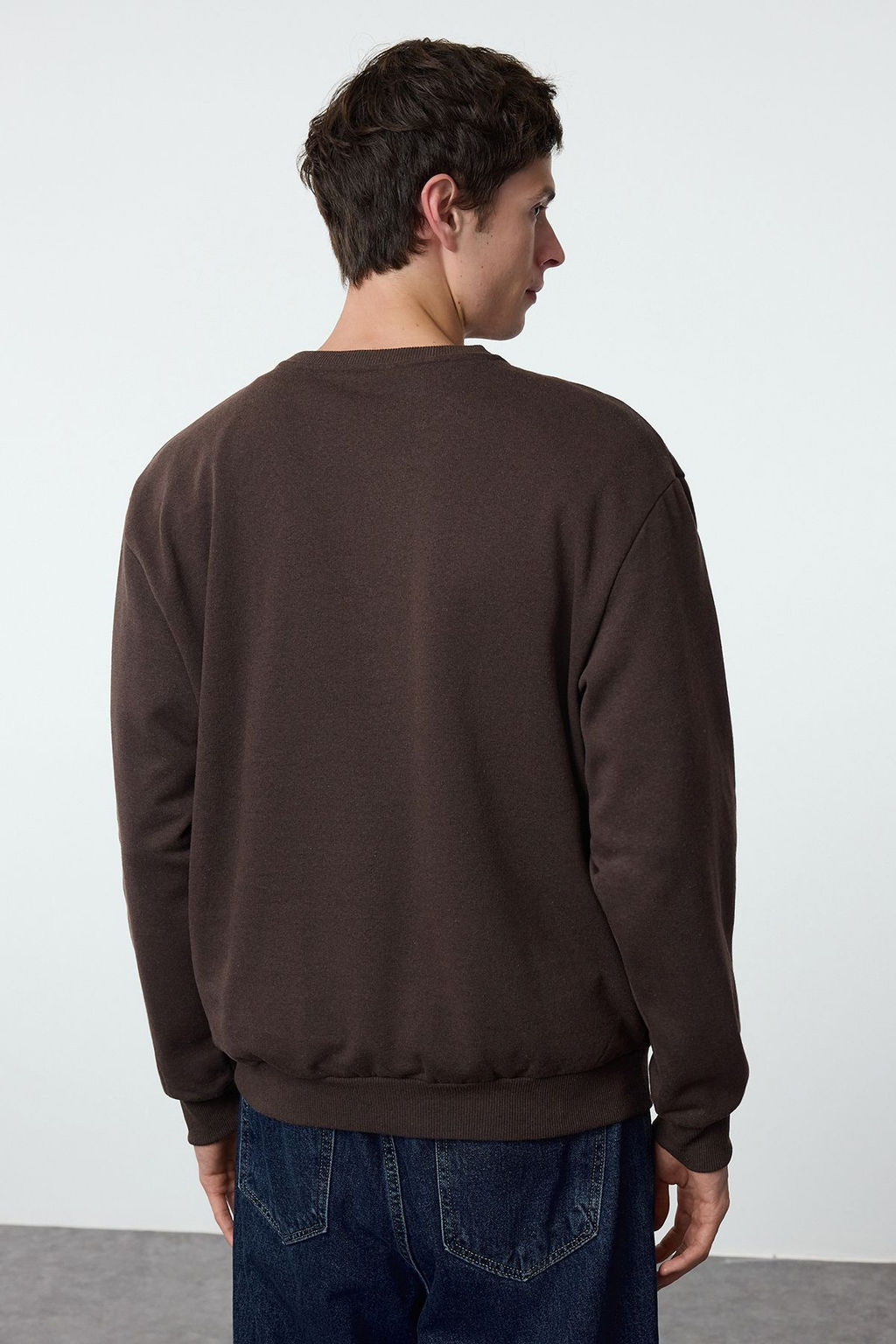 TRENDYOL MAN Koyu Kahverengi Oversize/Genis Kesim Kabartma Yaz? Bask?l? Ici Polarl? Sweatshirt TMNAW25SW00053 - Trendyolmilla фото 10