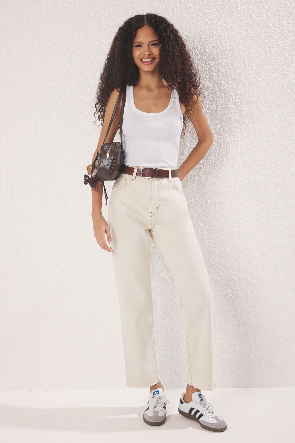 TRENDYOLMILLA Ac?k Mavi Pacas? Kesikli Yuksek Bel Straight Jeans TWOAW25JE00307  фото 2