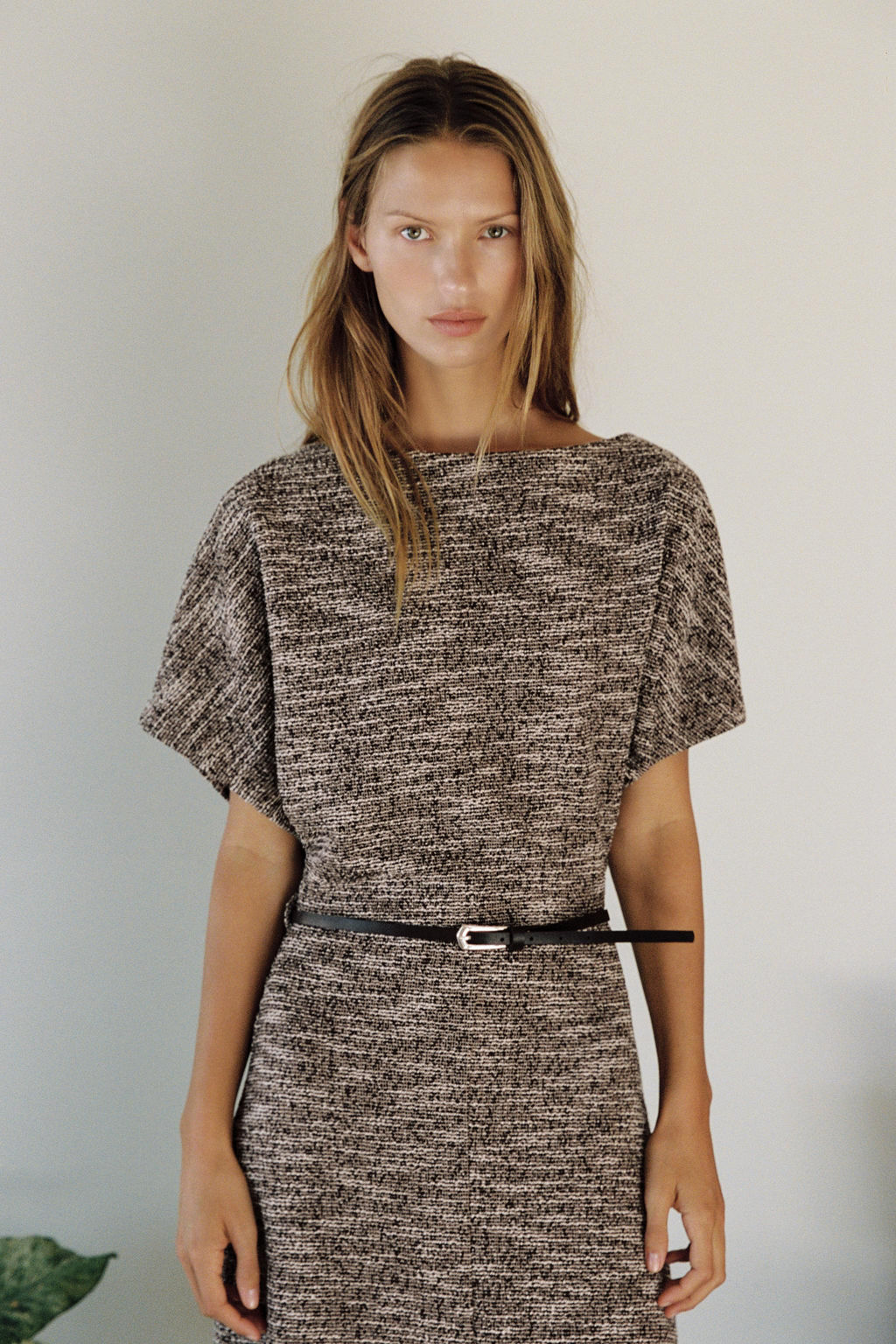 VESTIDO MIDI TEXTURA CINTUR?N / Marr?n / Crudo - Zara фото 11