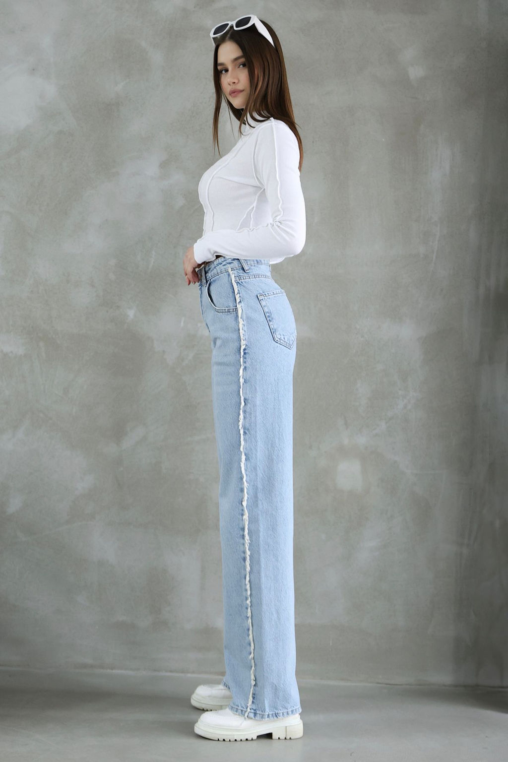 Mavi Puskullu Yuksek Bel Duz Kesim Straight Jeans TWOSS25JE00139