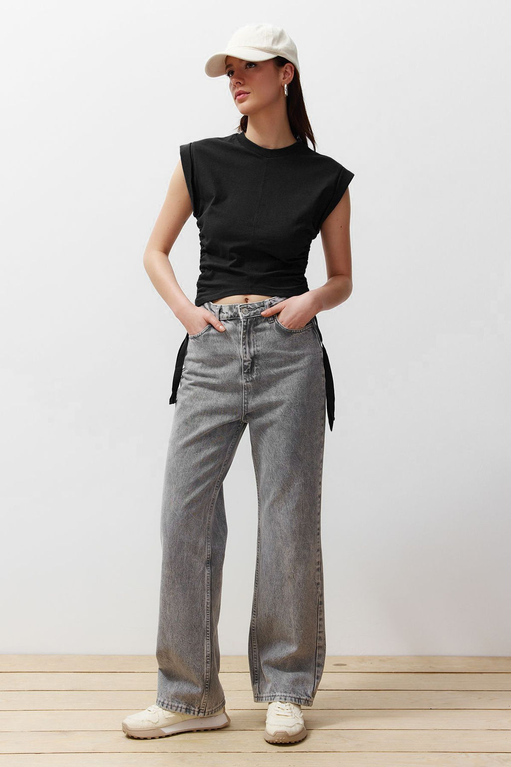 TRENDYOLMILLA Antrasit %100 Pamuk Buzgu Detayl? Crop Yarasa Kol Orme T-Shirt TWOSS24TS00026 фото 3