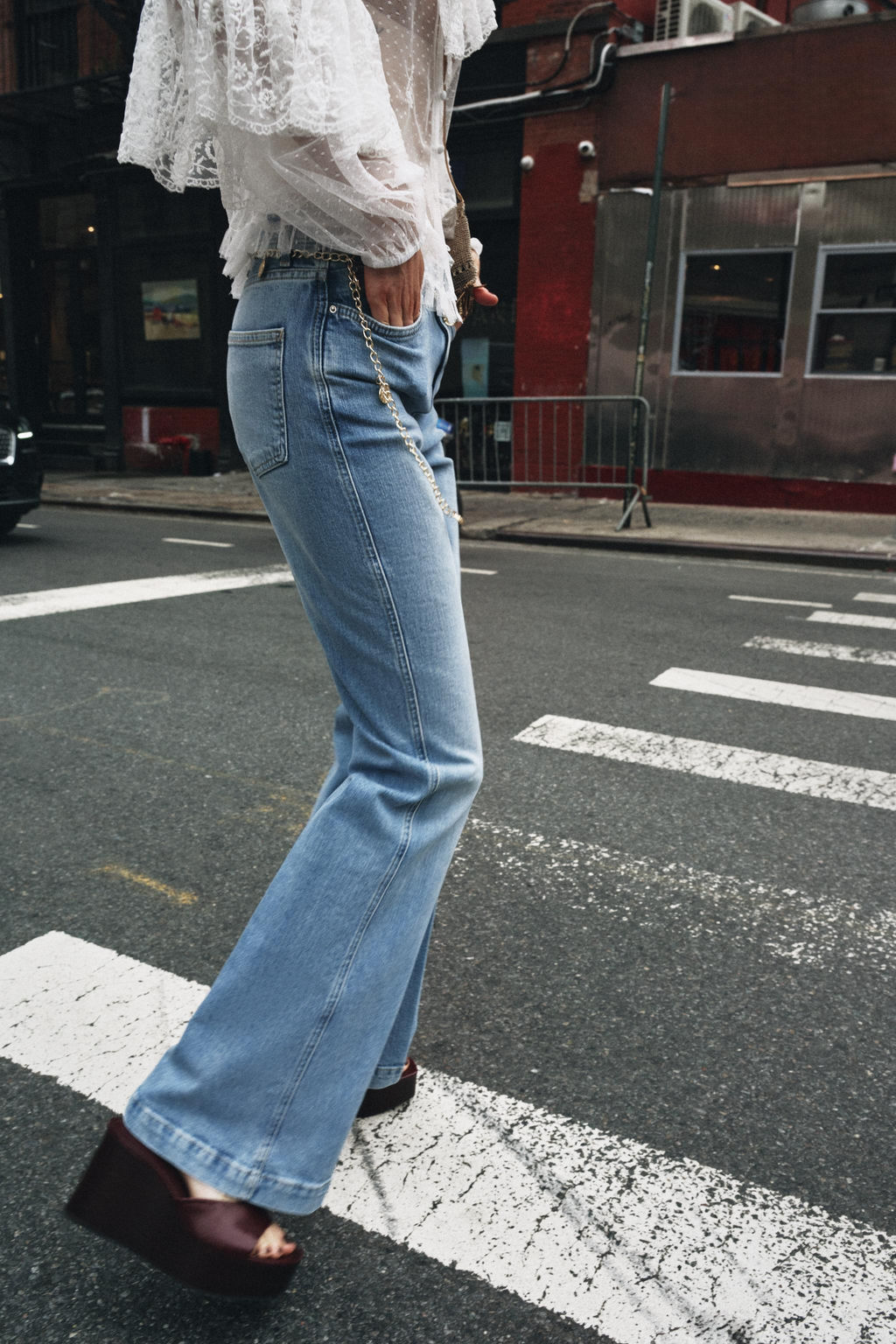 Z1975 HIGH-WAIST BOOTCUT JEANS WITH CHAIN BELT - Zara фото 5