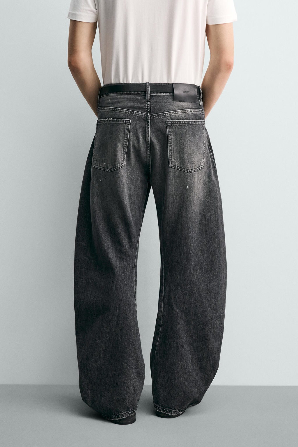 JEANS BARREL FIT COSTURAS GIRADAS / Carb?n - Zara фото 3