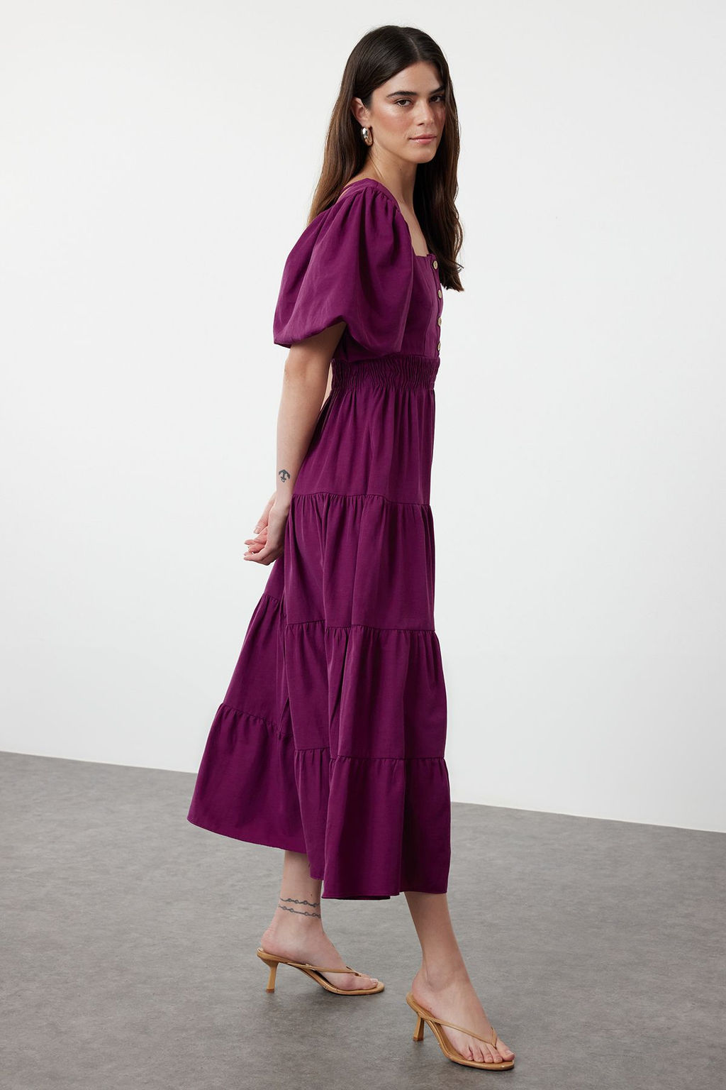 Murdum Belden Ac?lan Gipe ve S?rt Detayl? Kare Yaka Maxi Dokuma Elbise TWOSS24EL00431