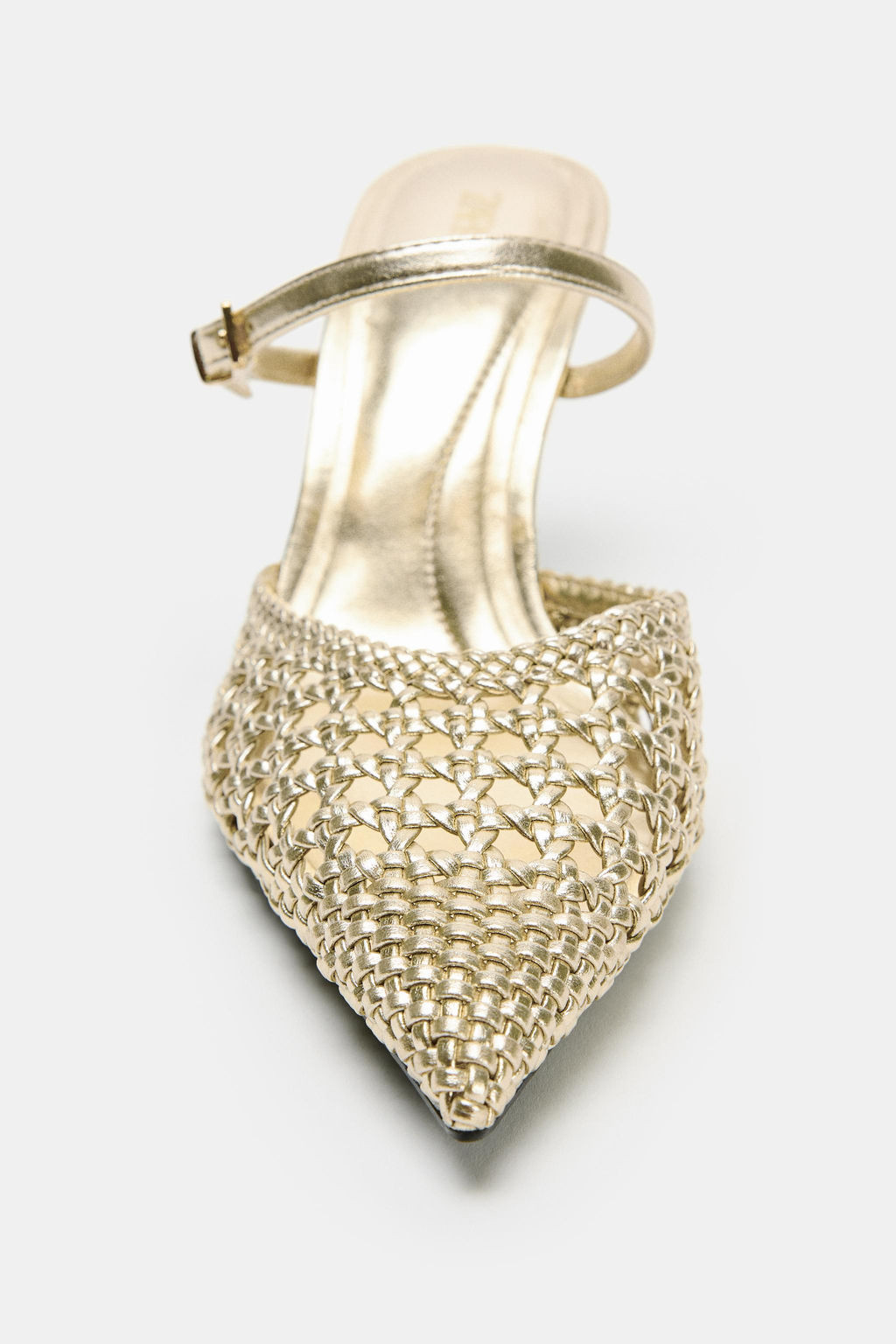ZAPATO TAC?N METALIZADO EFECTO TRENZADO / Oro