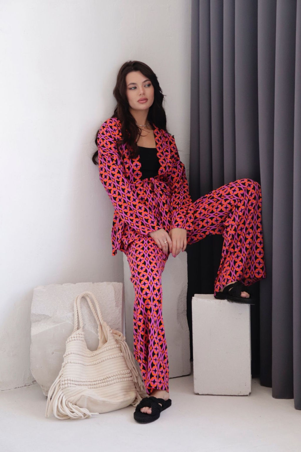 9668 Костюм из кимоно и брюк-палаццо с геометрическим принтом - Martichelli фото 20