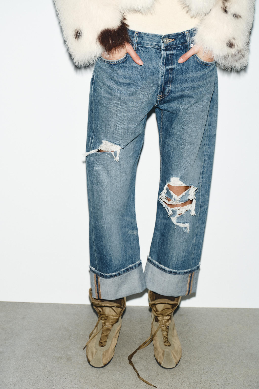 SPORTY HIGH-TOP TRAINERS