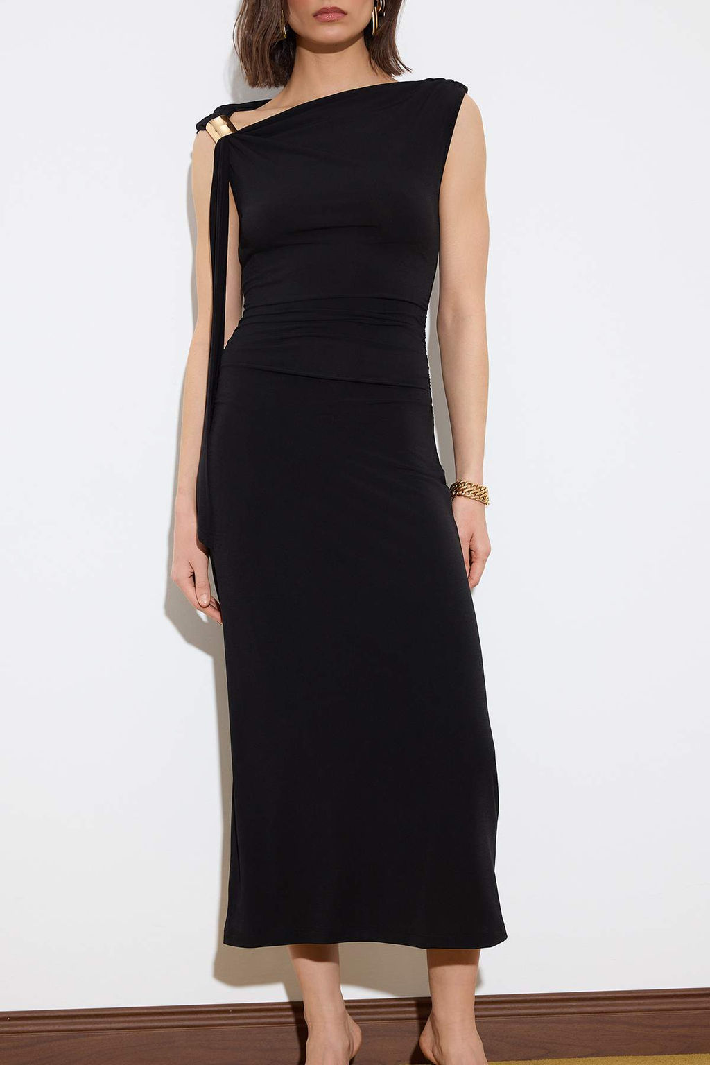 Limited Edition Siyah Bodycon Asimetrik Yaka Kolsuz Aksesuarl? Maxi Esnek Orme Elbise TWOSS26EL00258 - Trendyolmilla фото 3