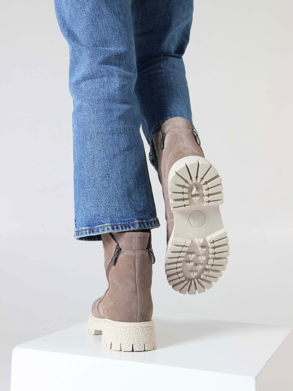 Ботинки 233.1541be. Капучино замша/Мех