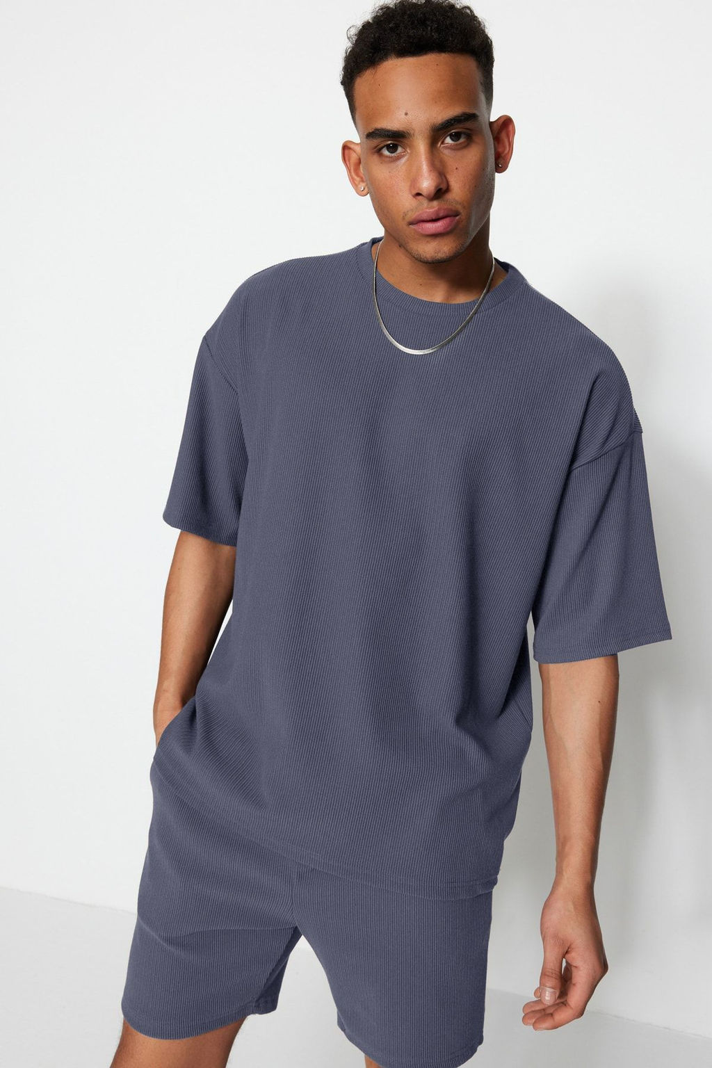 TRENDYOL MAN Kahverengi Premium Oversize Bisiklet Yaka K?sa Kol Dokulu K?r?smaz Ottoman T-Shirt TMNSS23TS00081 - Trendyolmilla фото 30