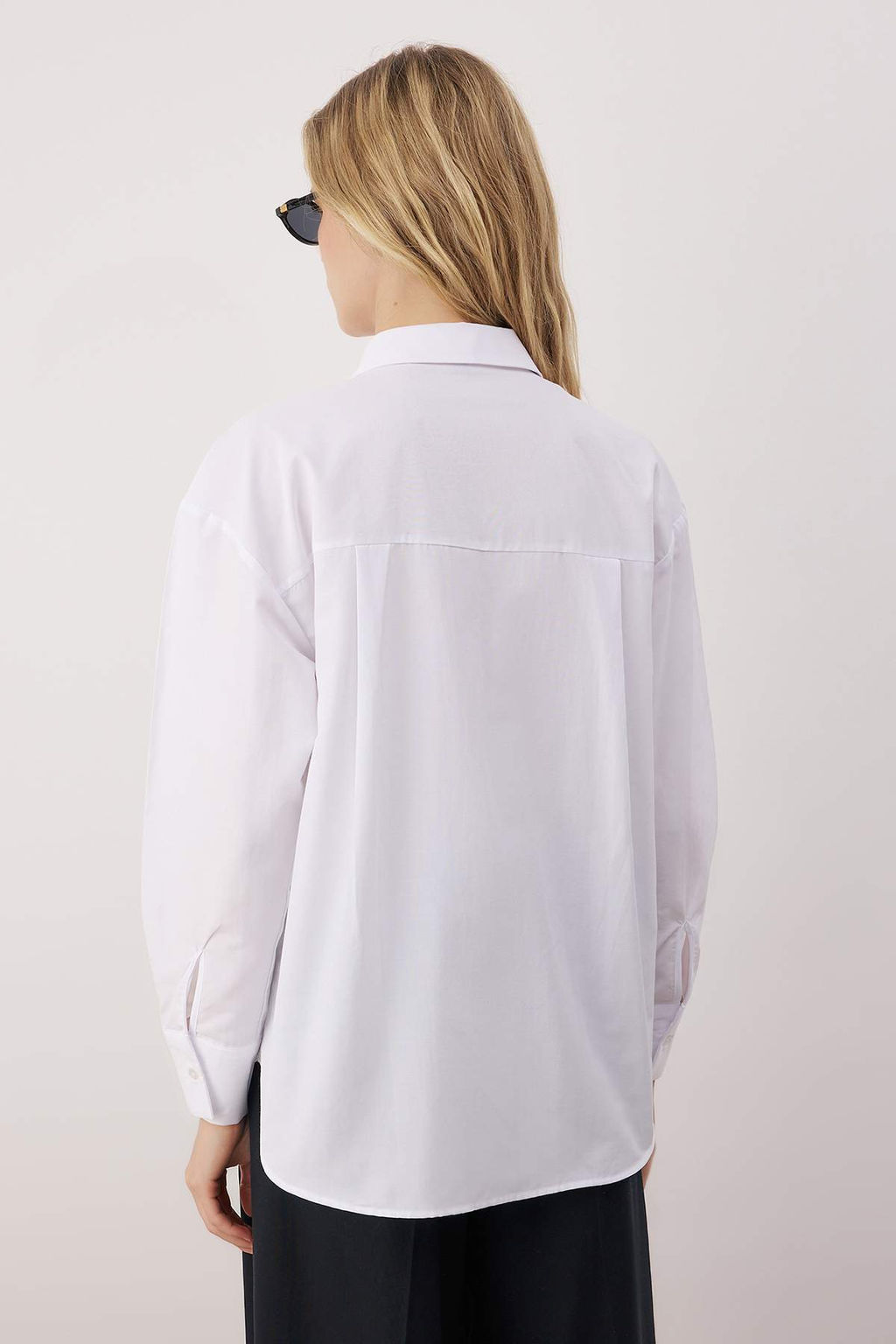 Beyaz Tek Cepli Boyfriend/Genis Kal?p Pamuklu Dokuma Gomlek TWOAW20GO0115