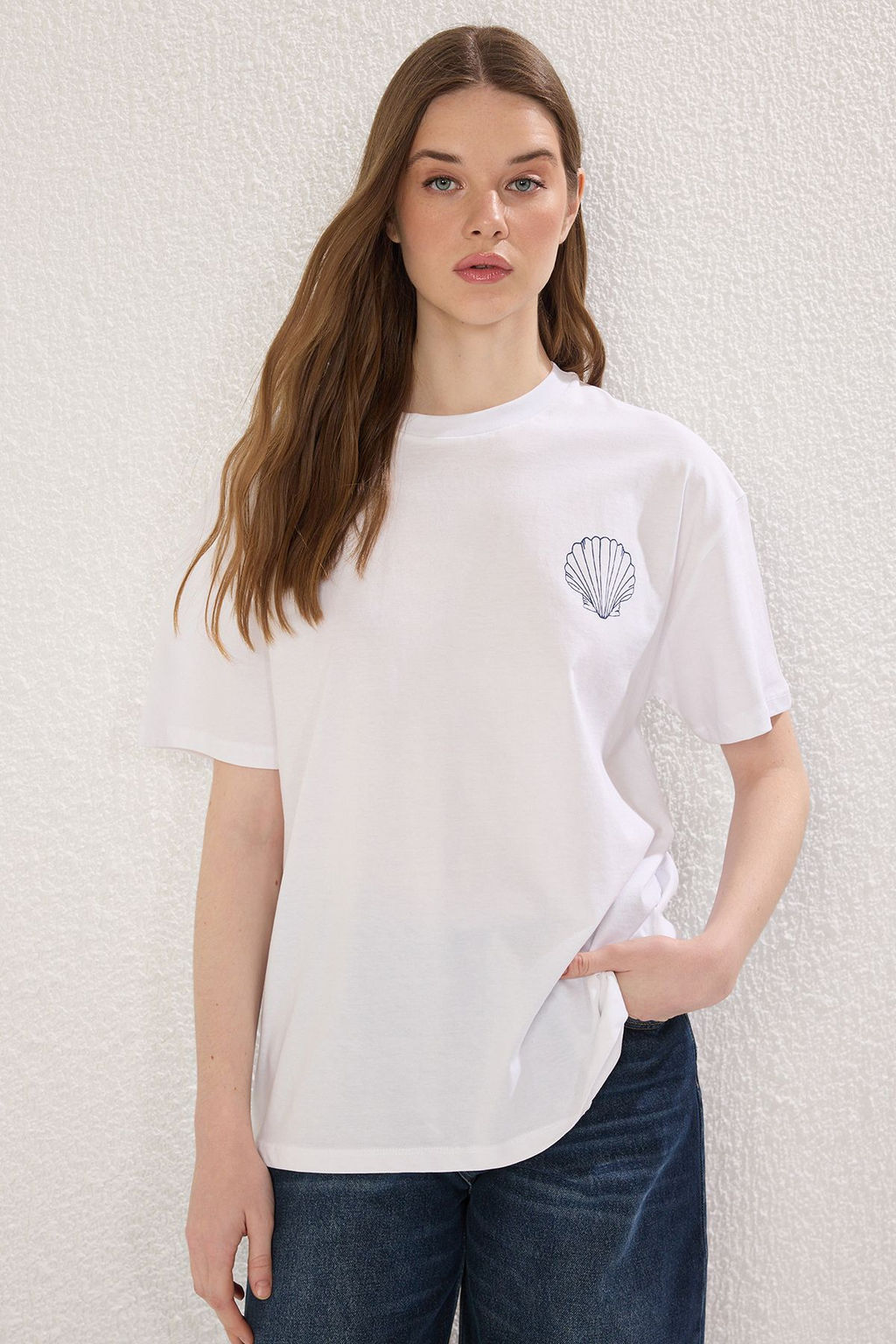 TRENDYOLMILLA Mavi S?rt Bask?l? Oversize/Genis Kal?p Orme T-shirt TWOSS25TS00106 фото 2