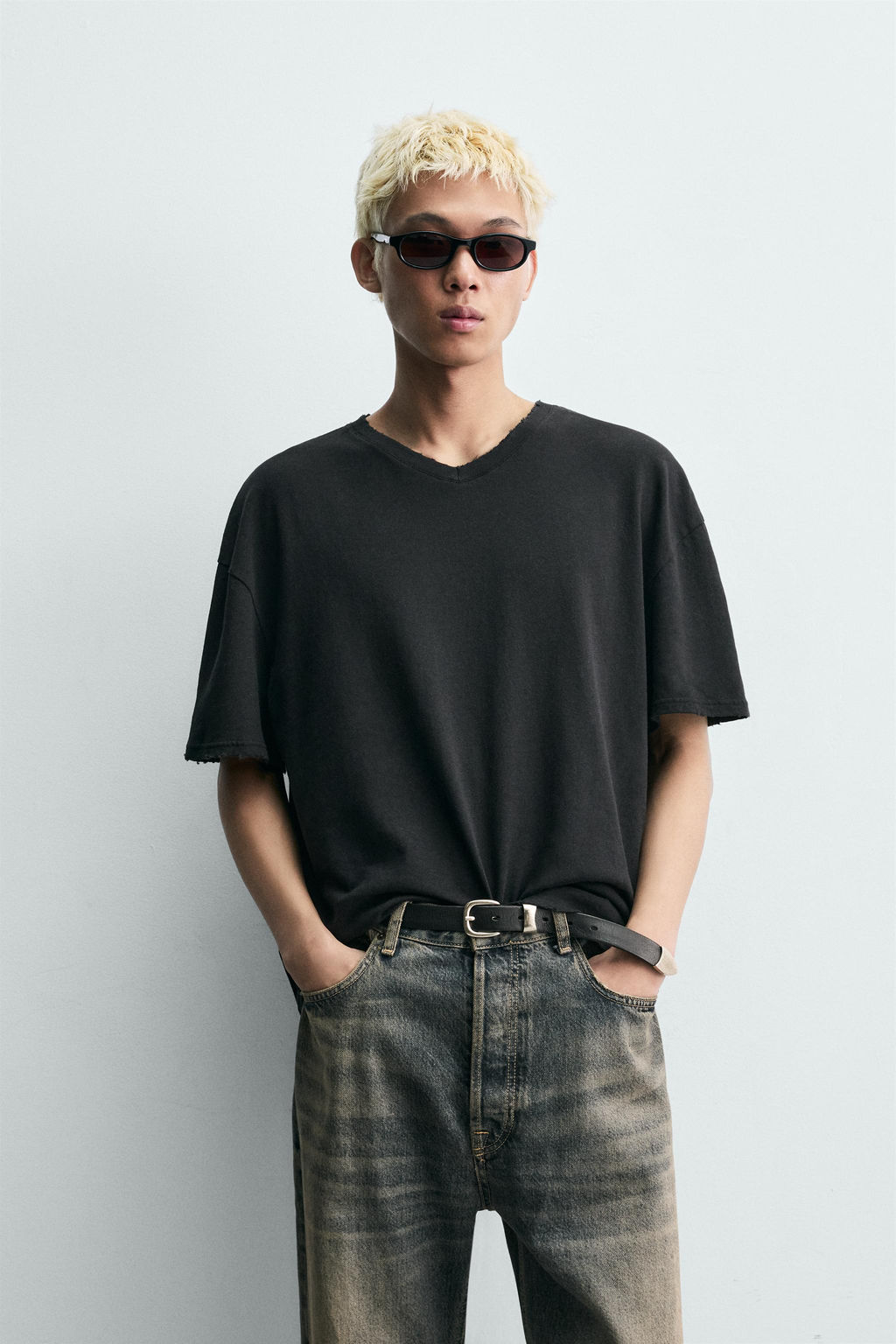 CAMISETA CUELLO PICO ALGOD?N - C??AMO / Negro