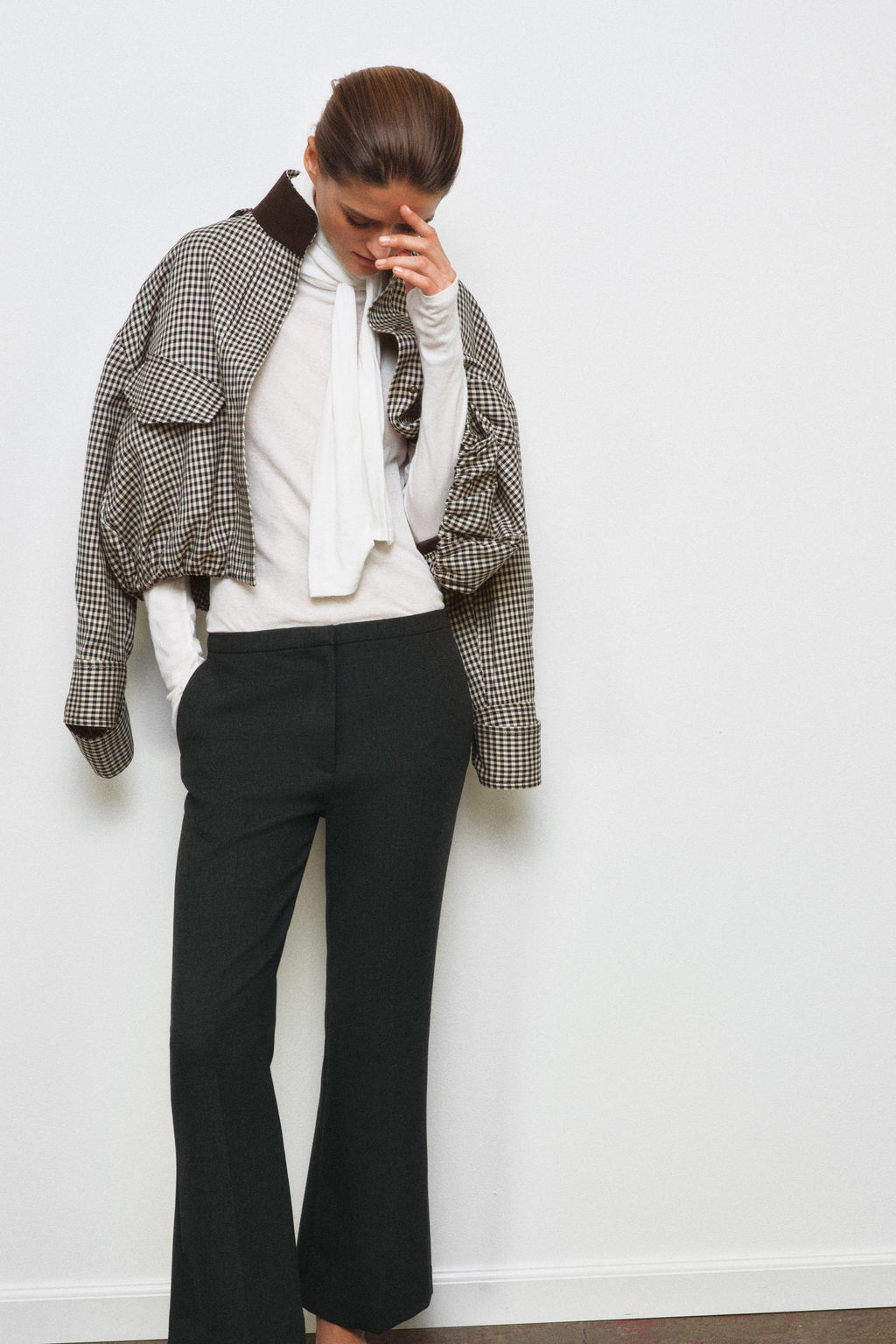 PANTAL?N CROPPED FLARE ZW COLLECTION / Gris oscuro - Zara фото 5