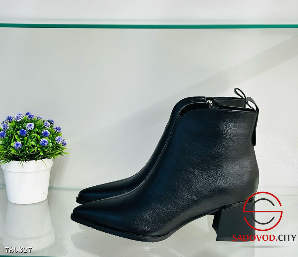 Женские ботинки на каблуке