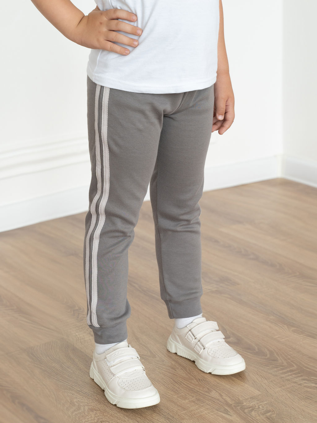 Штанишки детские серые с лампасами