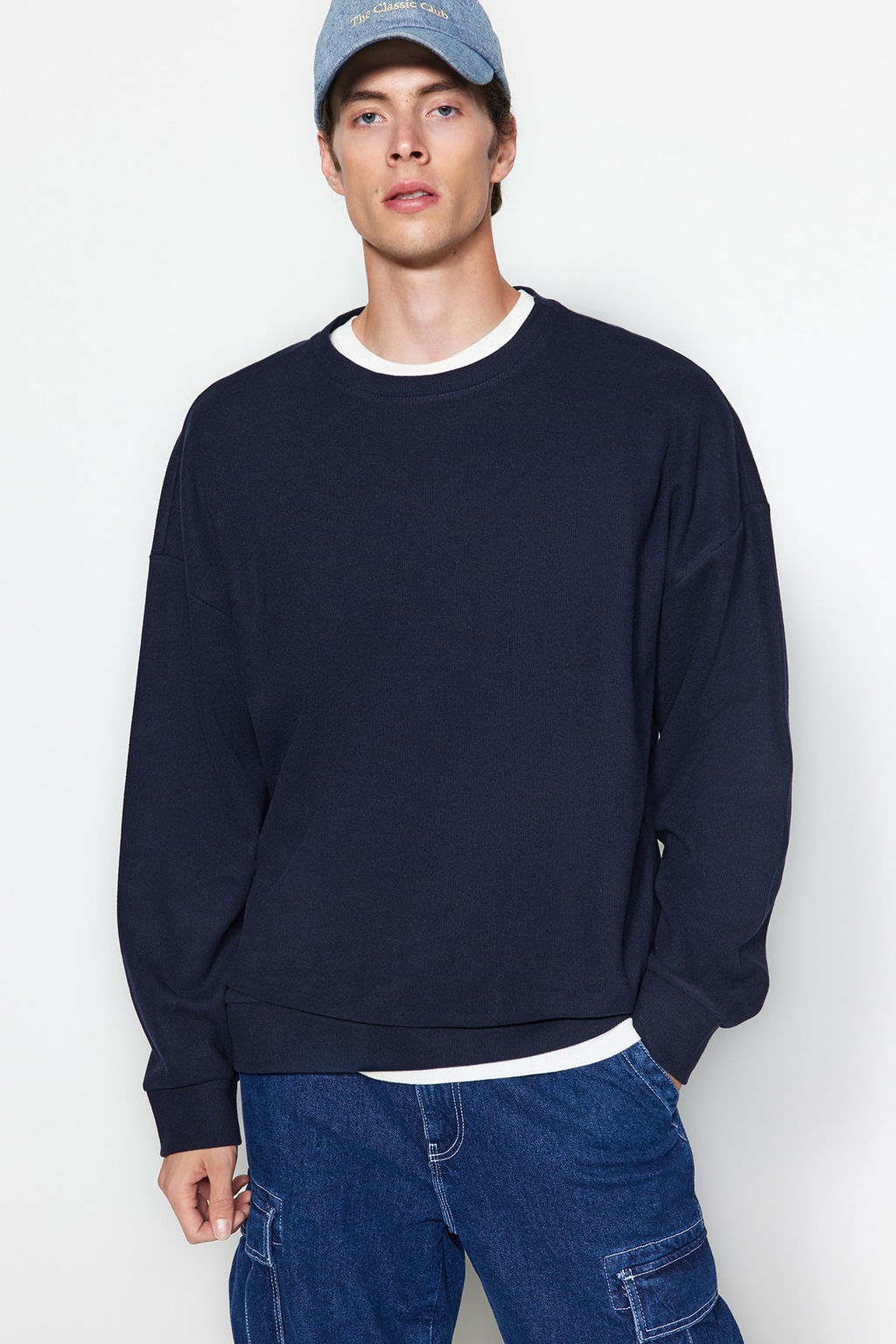 TRENDYOL MAN Lacivert Bisiklet Yaka Oversize/Genis Kesim Yumusak F?rcal? Selanik Sweatshirt TMNAW24SW00057 - Trendyolmilla фото 9