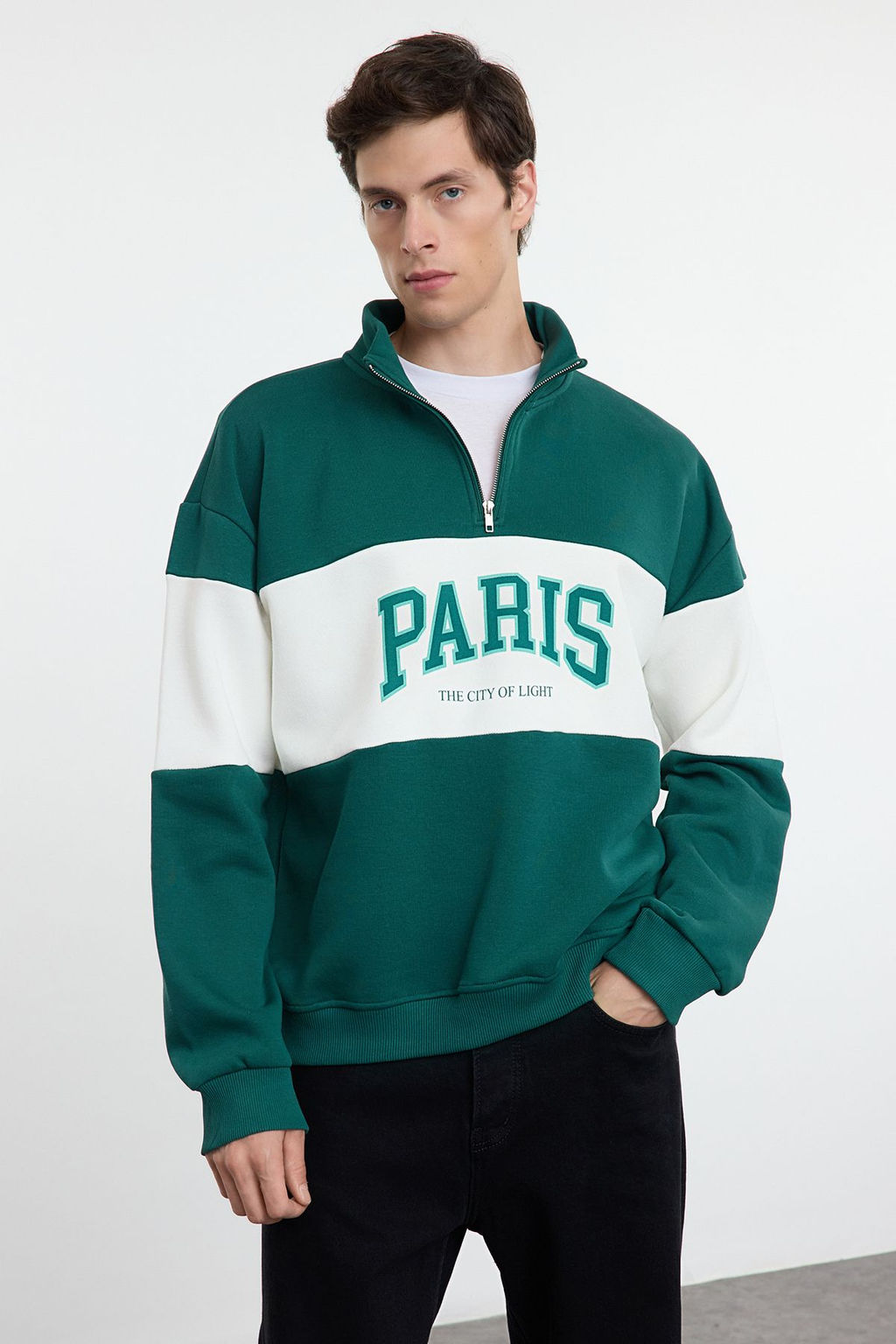 TRENDYOL MAN Zumrut Yesili Oversize/Genis City Bask?l? Renk Bloklu Dik Yaka Fermuarl? Sweatshirt TMNAW25SW00104 - Trendyolmilla фото 8