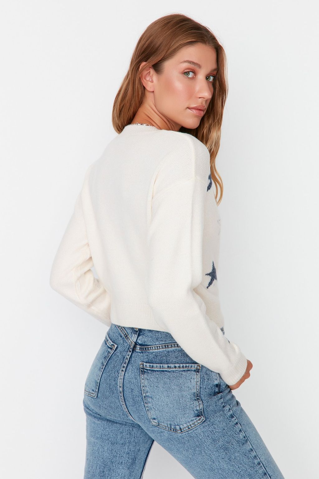 Ekru Y?lbas? Temal? Crop Yumusak Dokulu Triko Kazak TWOAW23KZ01569 - Trendyolmilla фото 5