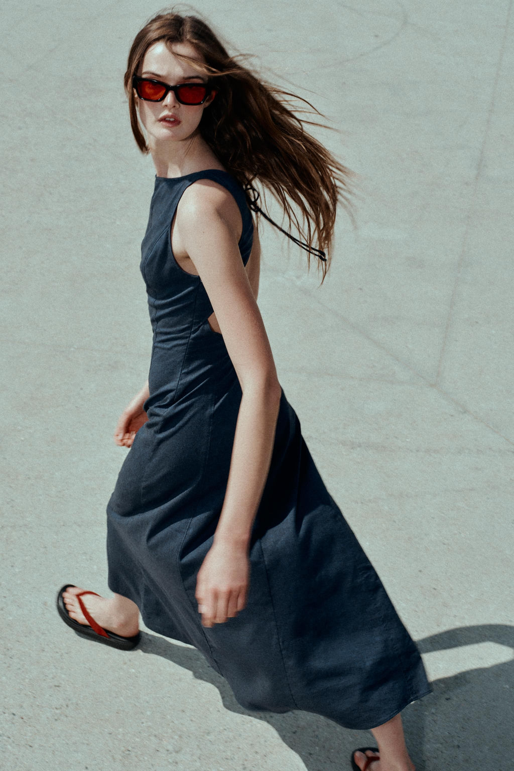 VESTIDO MIDI CON LINO ESPALDA DESCUBIERTA / Azul - Zara фото 3