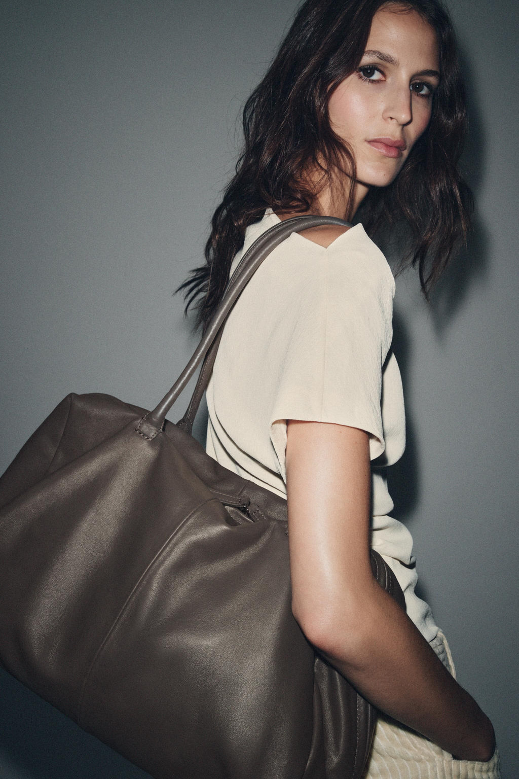 MAXI LEATHER BOWLING BAG - Zara фото 11