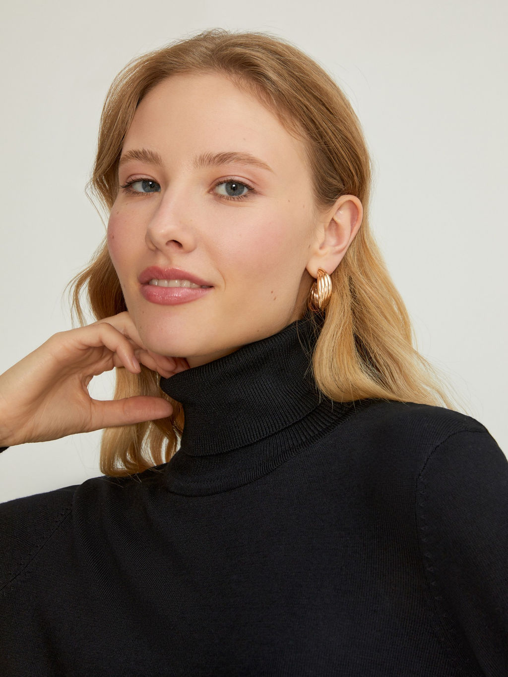 10200320091 Свитер жен. VASSA_22 черный - Concept club фото 5