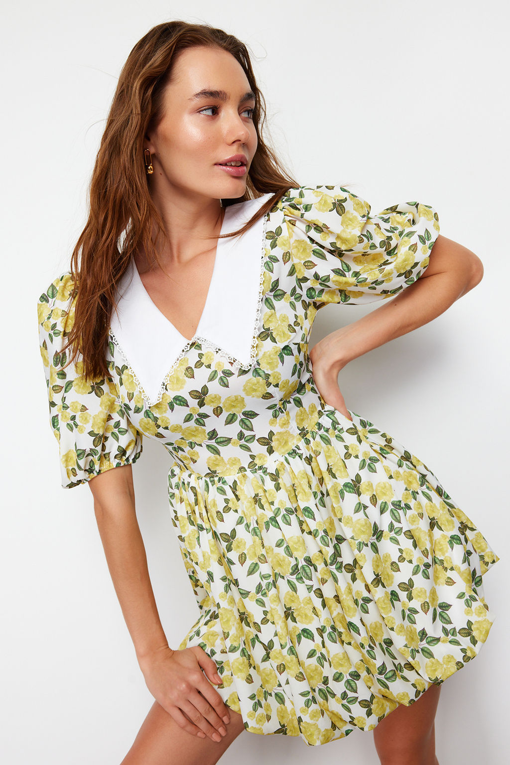 Sar? Yaka Detayl? Balon Form Super Mini Dokuma Elbise TWOSS24EL00817